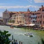 View Of Grand Canal Luxury Home - Station 5 Minutes