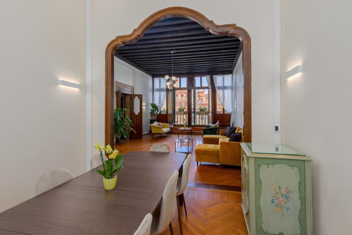 View Of Grand Canal Luxury - Station 5 Minutes Apartment Venice
