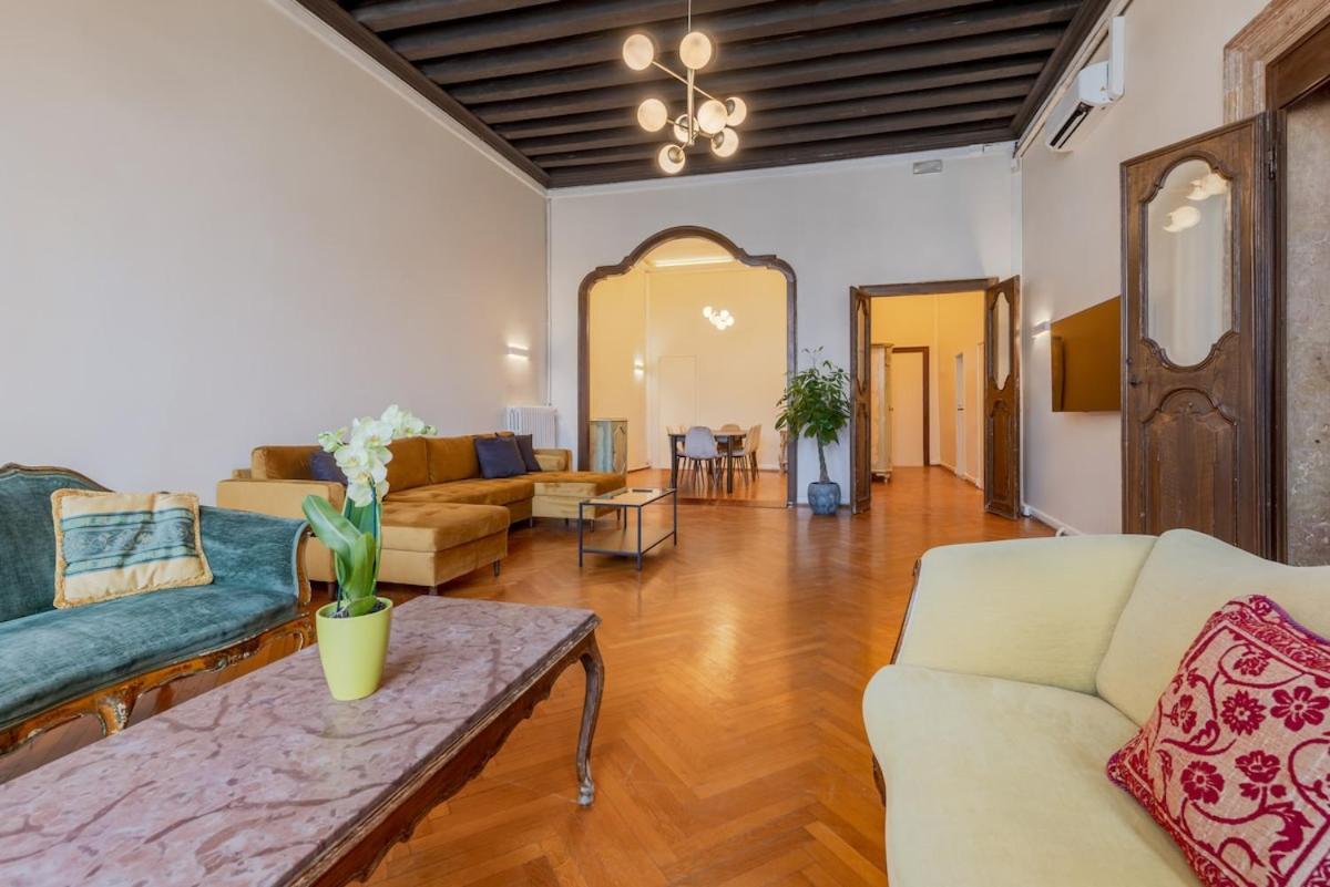 View Of Grand Canal Luxury - Station 5 Minutes