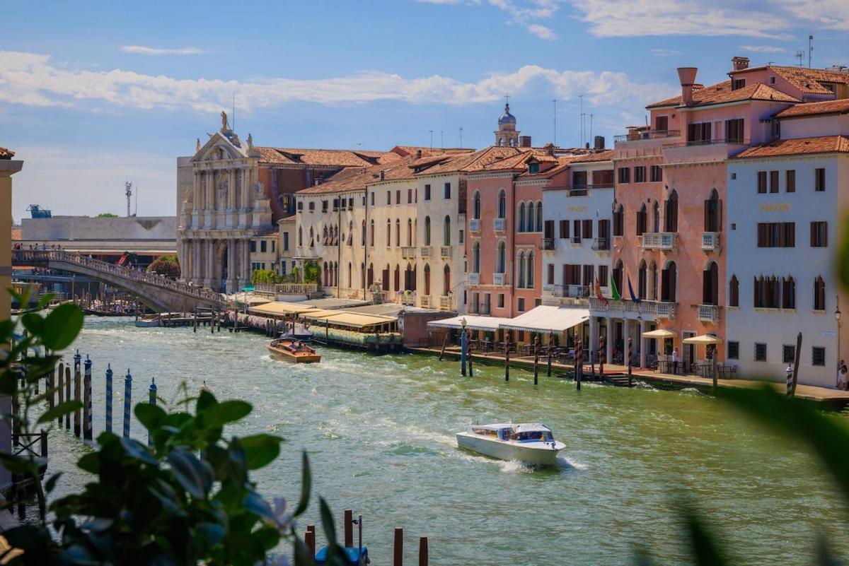 View Of Grand Canal Luxury - Station 5 Minutes Apartment